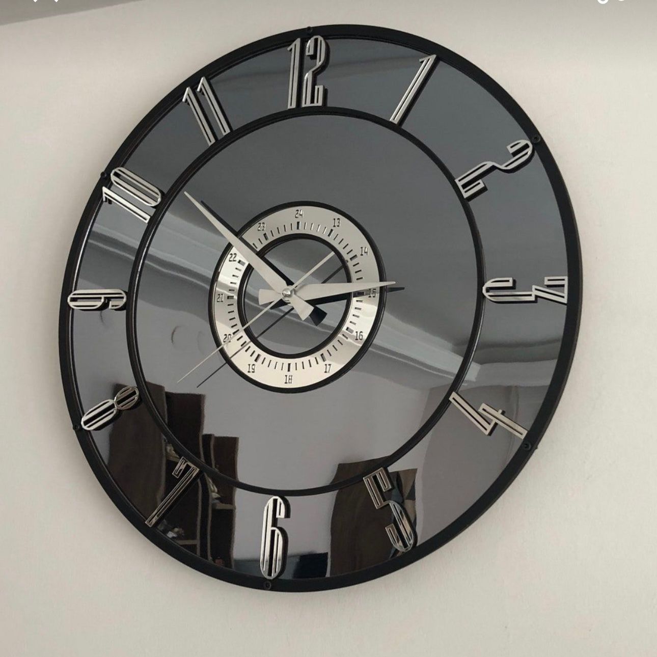 Eclipse 12-Modern and Sleek Wall clock for Home and Office